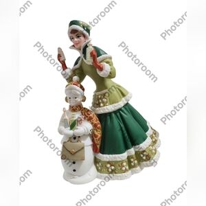 Avon Mrs. Albee President's club Award Holiday figurine from 2003